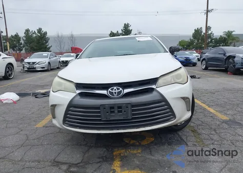 2017 Toyota Camry Xle z USA, uszkodzony, nr VIN 4T1BF1FK3HU302646